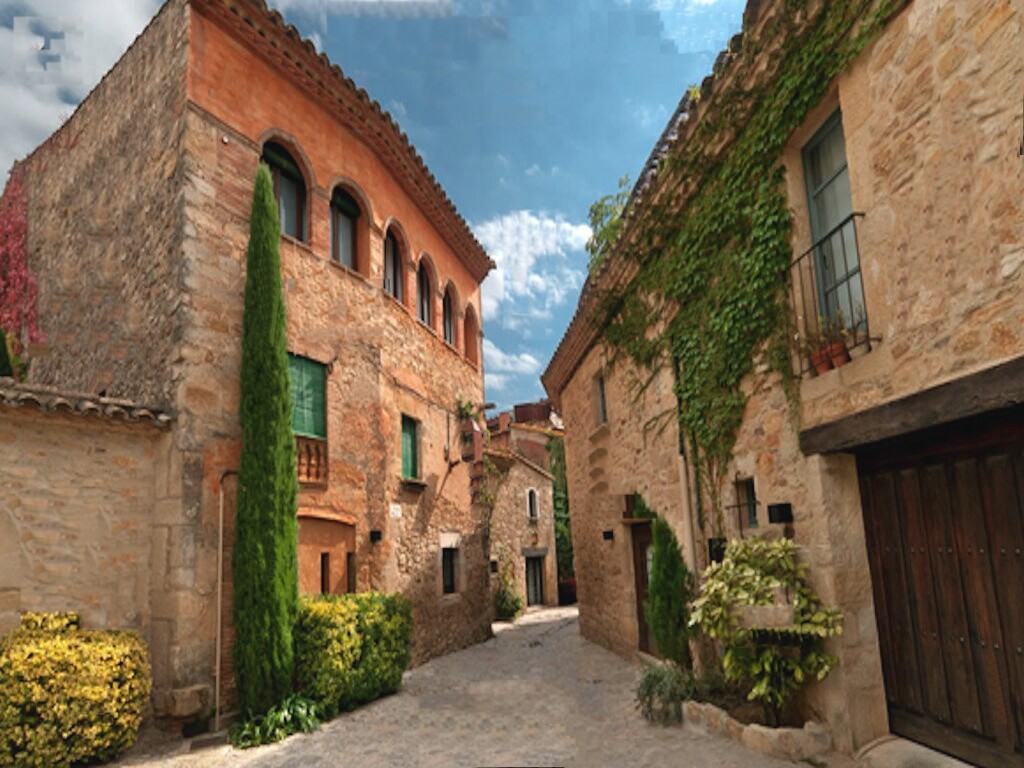  Peratallada: Un viaje al pasado medieval durante tus vacaciones en la Costa Brava