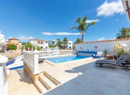  Empuriabrava Ferienhaus mit Pool und Bootanleger