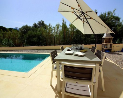 Spanien Costa Brava Ferienhaus mit Pool