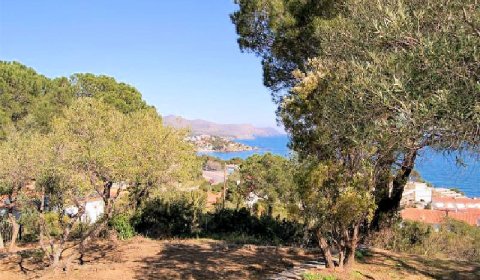 LA 218 Modern holiday house for 6 persons with sea views in Llança on the Costa Brava