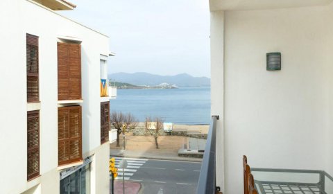 PS 105 Apartment for 2/4 persons with sea views in Port de la Selva on the Costa Brava